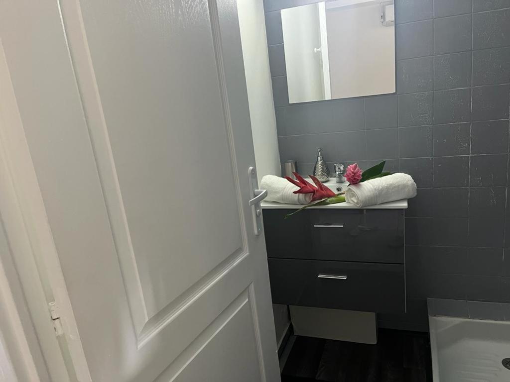 Agreable Appartement En Rez-De-Jardin A 450M De La Mer Sainte-Anne Exteriér fotografie
